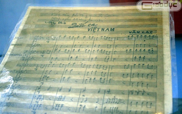 Cùng với bộ kèn đồng đặc biệt cử quốc hiệu ngày 2/9/1945 không thể thiếu bản nhạc Quốc ca của nước Việt Nam dân chủ cộng hòa do nhạc sĩ Văn Cao soạn thảo